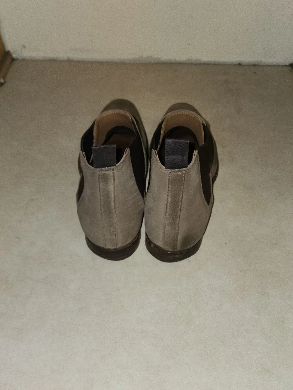Men's Suede Chukka Boots in Taupe Brown